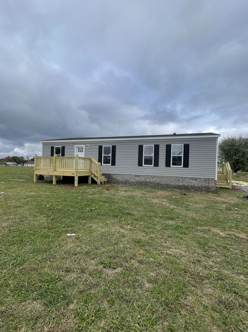 10 Mcnabb Ln, Lafayette, TN, 37083-3284 | Card Image