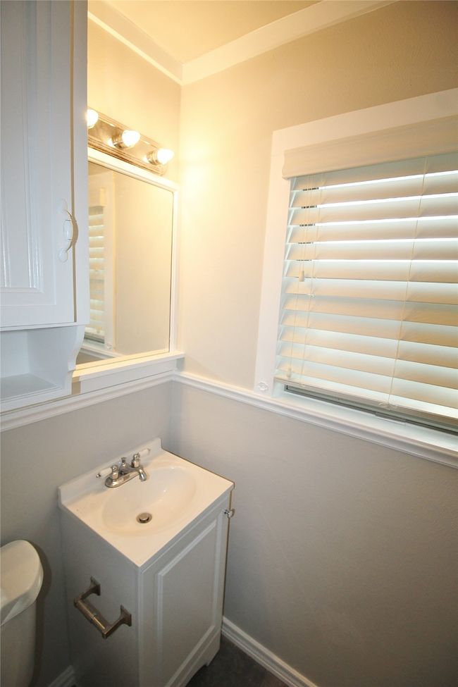 111 S 1 St St, House other with 3 bedrooms, 2 bathrooms and null parking in Midlothian TX | Image 12