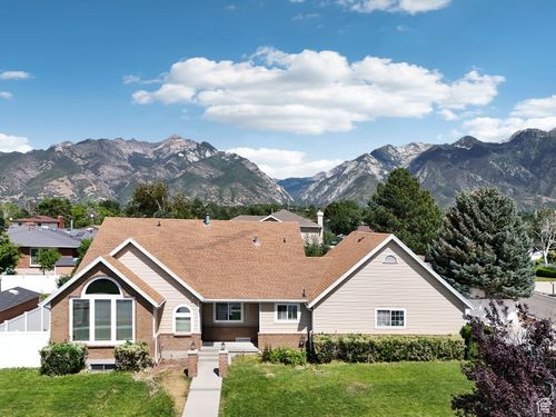 9355 S Peruvian Dr, Sandy, UT, 84093-2456 | Card Image