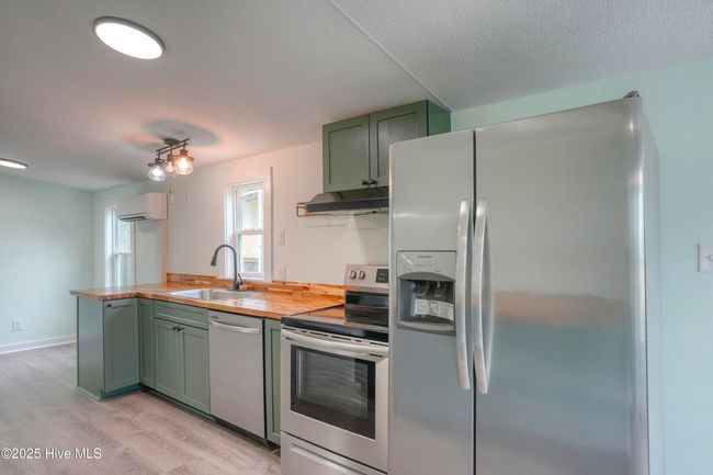 96 Lea Dr, House other with 3 bedrooms, 2 bathrooms and null parking in Hampstead NC | Image 4