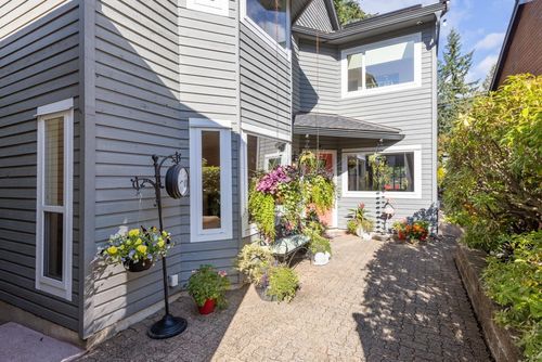 980 Montroyal Blvd, North Vancouver, BC, V7R2H2 | Card Image