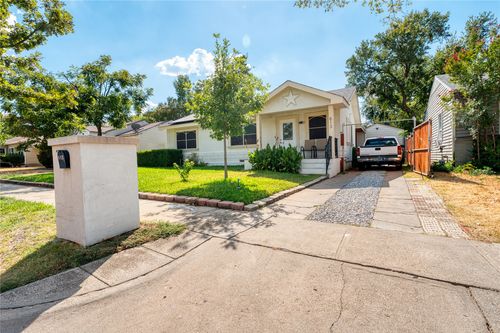 813 Iowa St, Irving, TX, 75060-5235 | Card Image