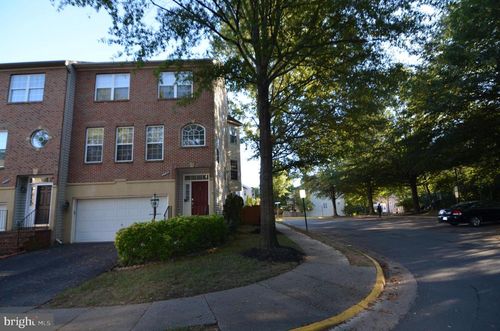 2946 Saxon Flowers Dr, FAIRFAX, VA, 22031-2139 | Card Image