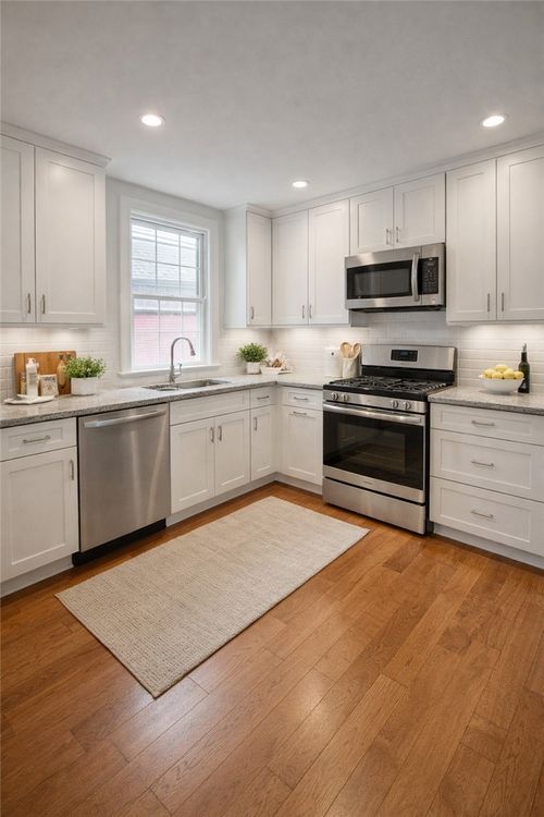 2-424 Benefit St, Providence, RI, 02903-2925 | Card Image
