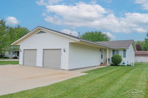 6192/6194 Whitcomb Drive, Saginaw Charter Township, MI, 48603 | Card Image