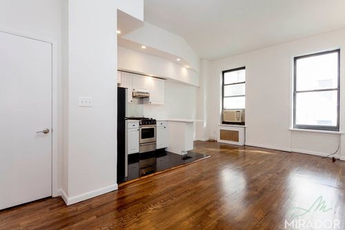 3r-39 W 16th St, New York, NY, 10011-6387 | Card Image