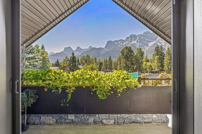 930 9 St, House other with 8 bedrooms, 7 bathrooms and 4 parking in Canmore AB | Image 29