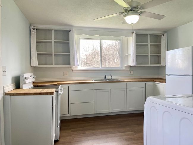 324 Bauer Ave, Home with 6 bedrooms, 2 bathrooms and null parking in Crestline OH | Image 11