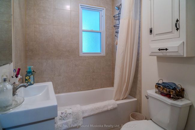12 Riverdale Rd, House other with 2 bedrooms, 1 bathrooms and 4 parking in Parry Sound ON | Image 9