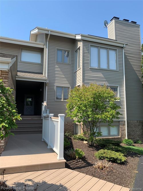 21054 Boulder Cir, Northville, MI, 48167-2735 | Card Image