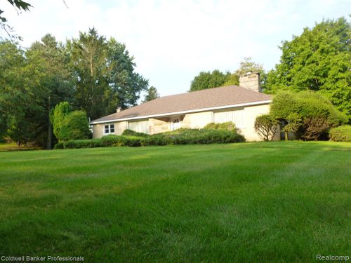 11557 Hartland Road, Tyrone Twp, MI, 48430 | Card Image