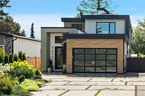 9499 Maryland Dr, Sidney, BC, V8L2R7 | Card Image
