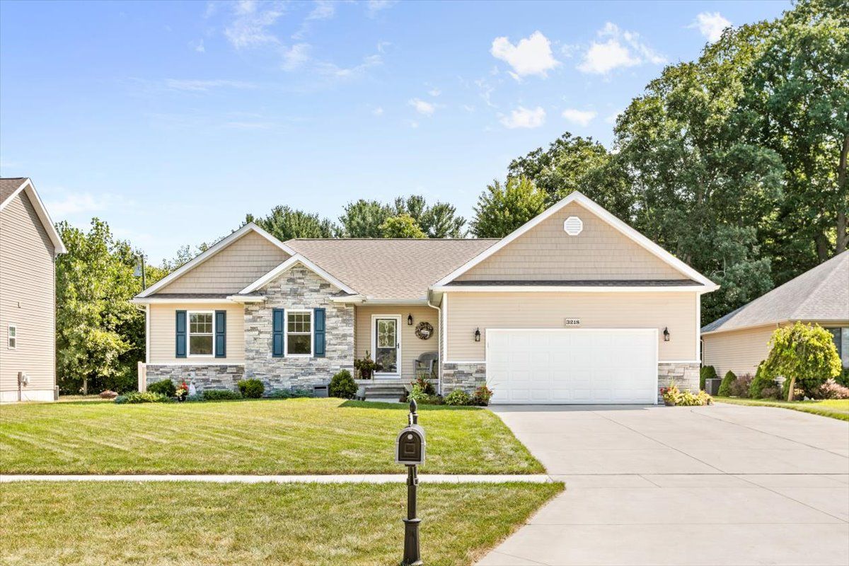 Spruce Dr, Port Huron, MI 48060
