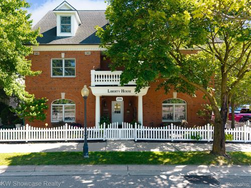 206 E Liberty St, Milford, MI, 48381-1994 | Card Image