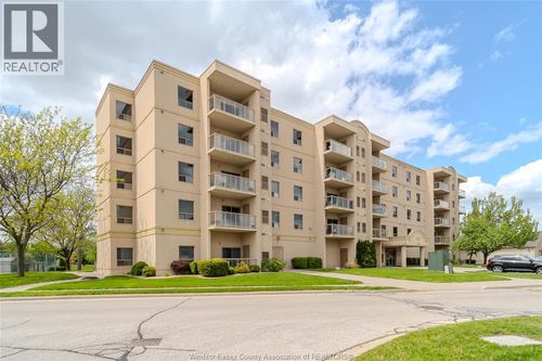 301-315 Village Grove Dr, Tecumseh, ON, N8N5G4 | Card Image
