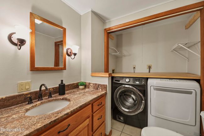 Half bath & laundry on 1st Fl | Image 22