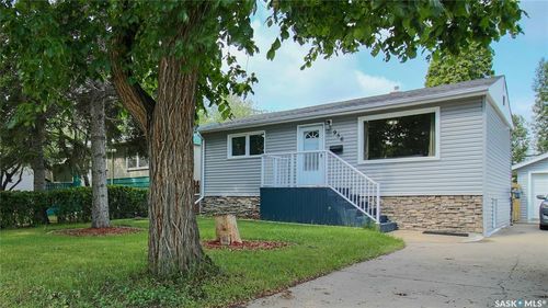 956 Royal St, Regina, SK, S4T4Z6 | Card Image