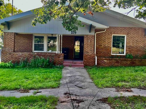 319 S 2nd St, Arkansas City, KS, 67005-2803 | Card Image