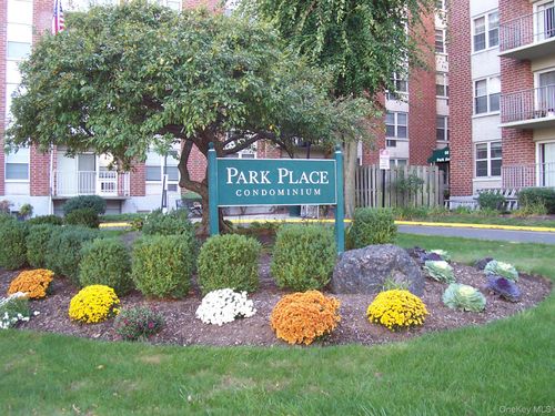 1m-35 Park Ave, Suffern, NY, 10901-5520 | Card Image