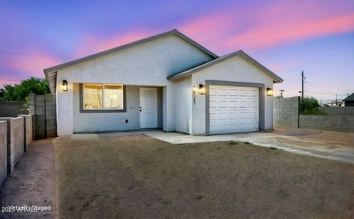 2825 E Pueblo Ave, Phoenix, AZ, 85040-8636 | Card Image