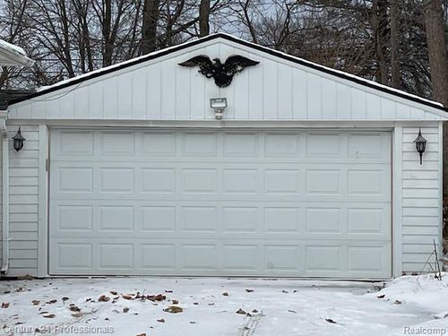 32468 Rosslyn Ave, Garden City, MI, 48135-1283 | Card Image