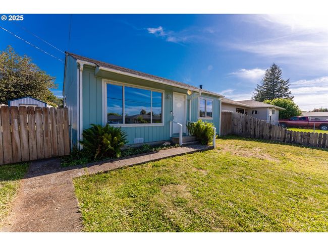 1636 Maple St, House other with 2 bedrooms, 1 bathrooms and null parking in Myrtle Point OR | Image 9