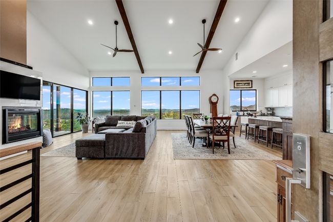 The WOW factor as soon as you walk through the door! | Image 8