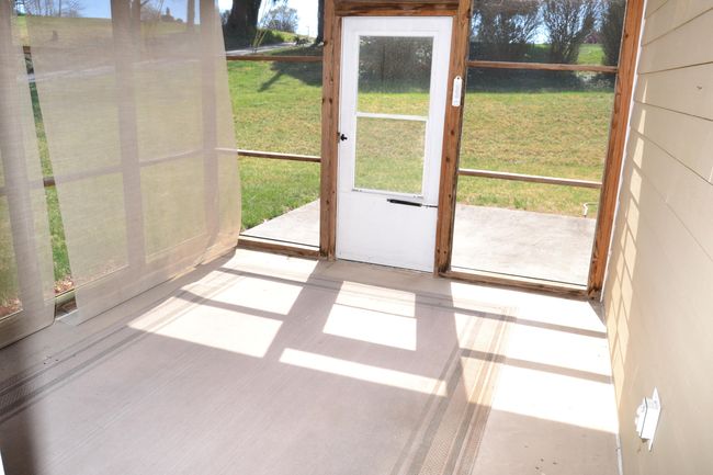 Screened Patio | Image 14