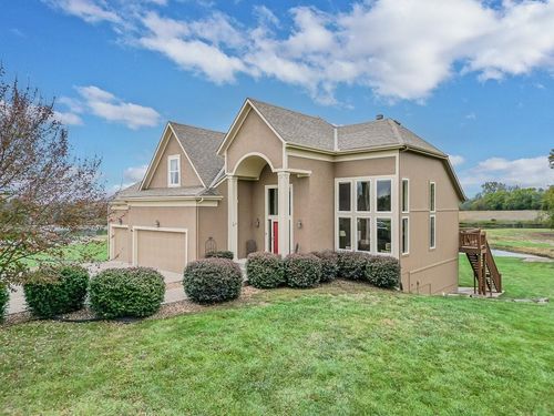 924 1938th Rd, Eudora, KS, 66025-9101 | Card Image