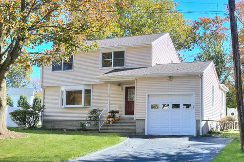 79 Mayfair Rd, Fairfield, CT, 06824-3425 | Card Image