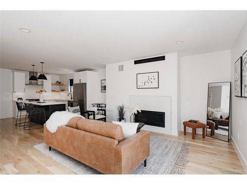 521 Fox St, Denver, CO, 80204-5138 | Card Image