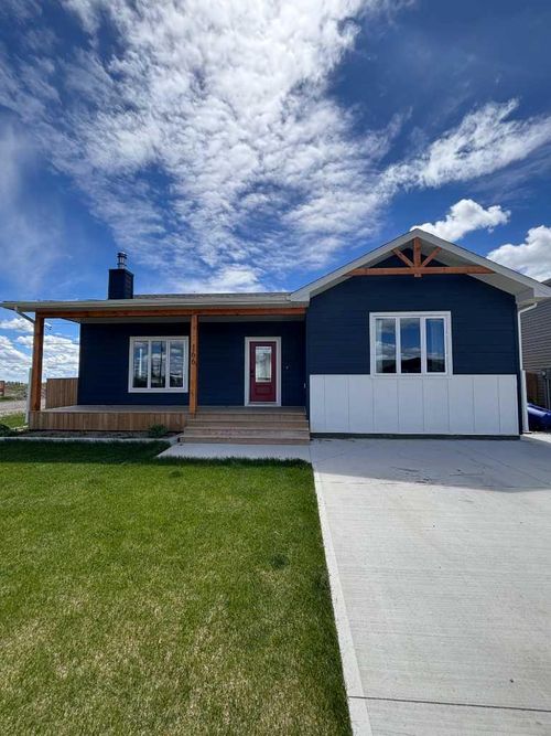 166 9 St, Fort Macleod, AB, T0L | Card Image