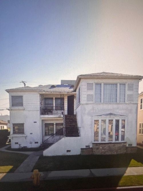 2804 W 85th St, Inglewood, CA, 90305-1824 | Card Image