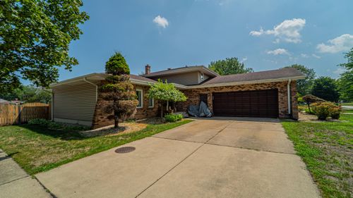 9439 Walnut Dr, Munster, IN, 46321-3820 | Card Image