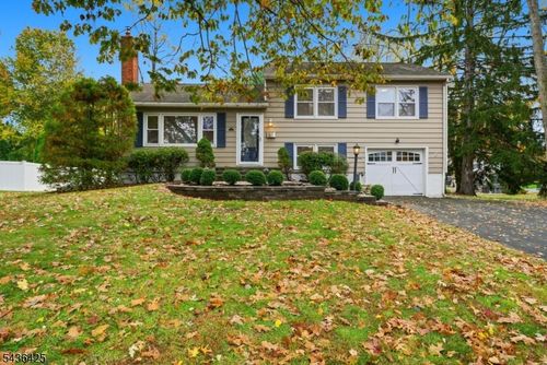 10 Lloyd Ave, Florham Park, NJ, 07932-2510 | Card Image