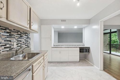 201-1635 Parkcrest Cir, RESTON, VA, 20190-4932 | Card Image