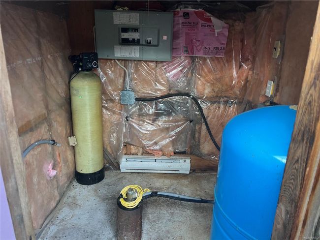 inside second shed - well, pressure tank, hydro service/panel | Image 13