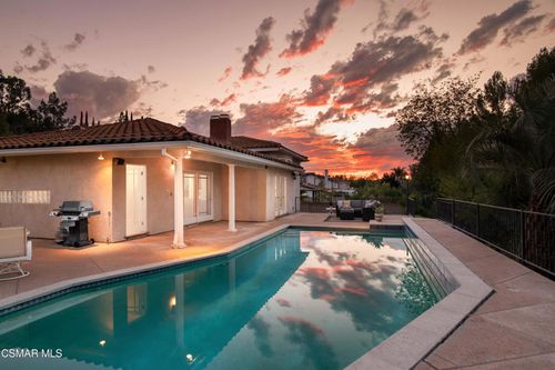 22587 Waterbury St, Woodland Hills, CA, 91364-4924 | Card Image