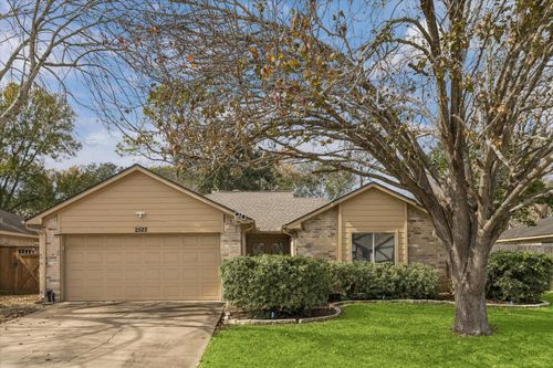 2522 Old Fort Rd, Sugar Land, TX, 77479-1702 | Card Image