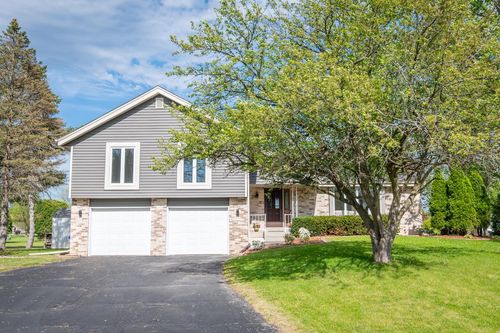 W356N5886 Meadow Court, OCONOMOWOC, WI, 53066 | Card Image
