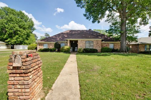 902 Kingsbury Ct, Longview, TX, 75604-3421 | Card Image