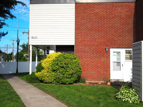208-208 West Walk, West Haven, CT, 06516-5962 | Card Image