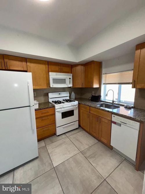 2-1221 Snyder Ave, PHILADELPHIA, PA, 19148-5512 | Card Image