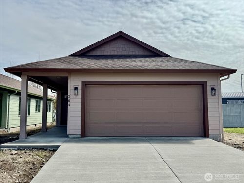 204 Douglas St, Longview, WA, 98632-1739 | Card Image