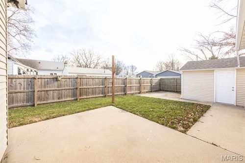 824 W State St, Mascoutah, IL, 62258-1721 | Card Image