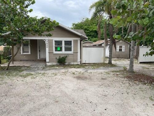 7806 N Orleans Ave, TAMPA, FL, 33604-3928 | Card Image