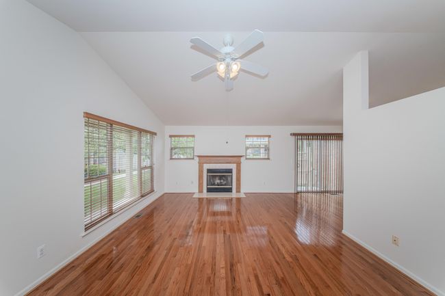 128 Commons Cir, Condo with 2 bedrooms, 2 bathrooms and null parking in Saline MI | Image 12