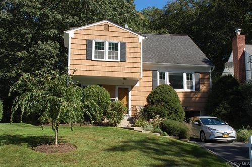 18 Coralyn Ave, White Plains, NY, 10605-3826 | Card Image