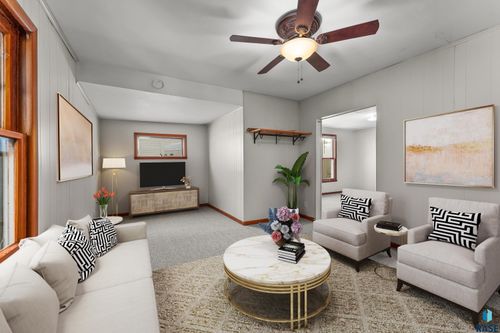 805 W 13th St Street, Sioux Falls, SD, 57104 | Card Image