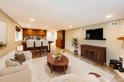 1311 E Woodford Pl, Arlington Heights, IL, 60004-6758 | Card Image
